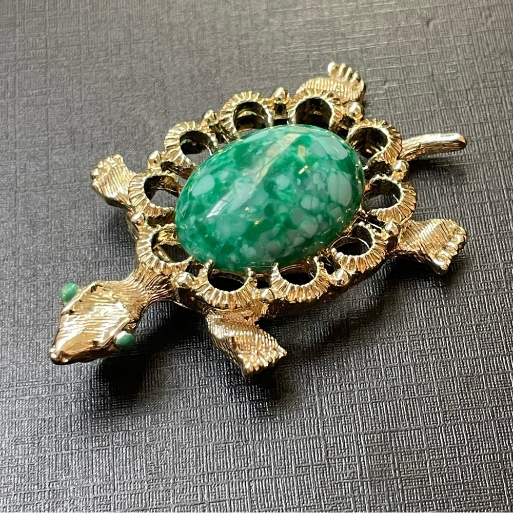Gerry’s Gold Tone Turtle Brooch or Pendant with Green Glass Shell Cabochon